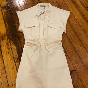 Short sleeveless dress with round neckline